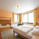 Spacious Retreat, بيت للعطل