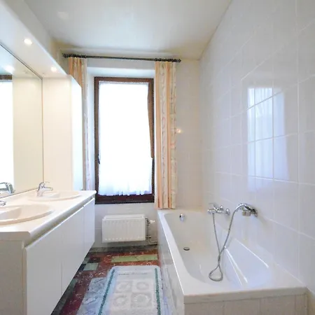 Dom wakacyjny Spacious Retreat, *